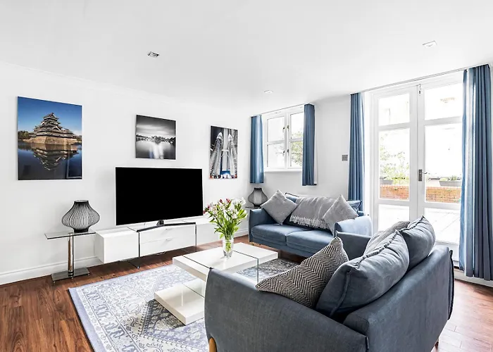 Pass The Keys Westminster Beauty, Prime London Stay